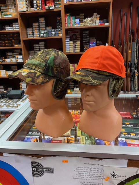 Reversible cap with a brim, with an integrated LED light (for autumn-spring)