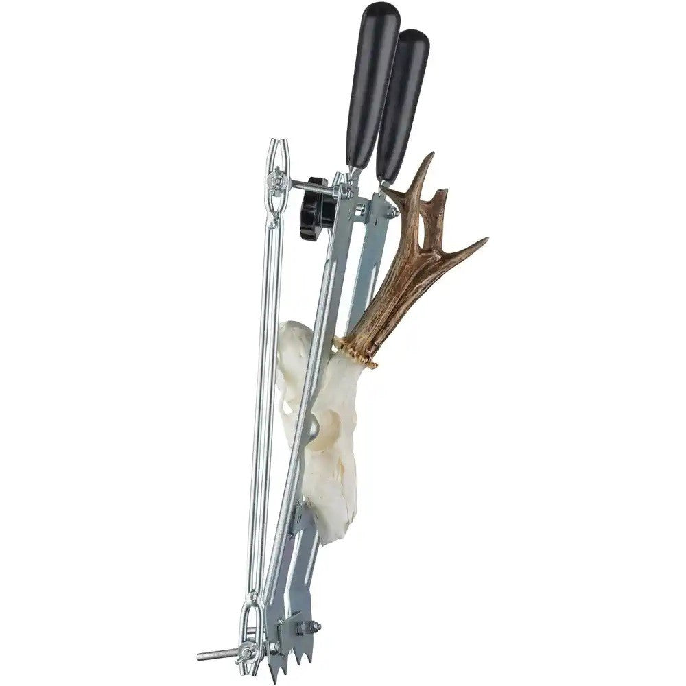 Horn trimming device with a saw