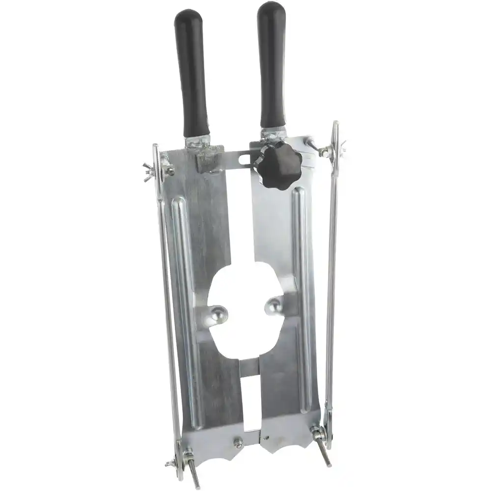 Horn trimming device with a saw