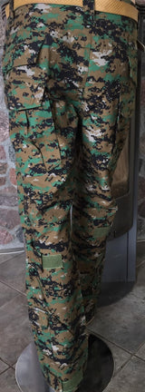 Camouflage trousers with practical pockets